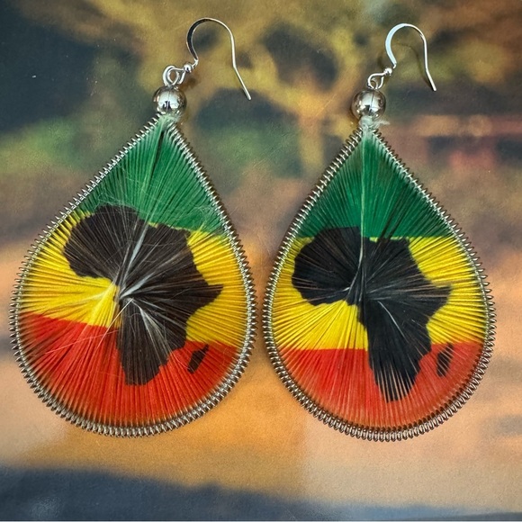 Woven string earrings with African continent design and flag colors - Picture 1 of 3